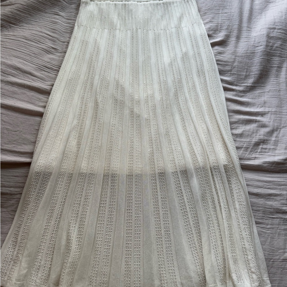 Elegant White Pleated Skirt